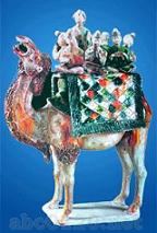 三彩駱駝載楽俑