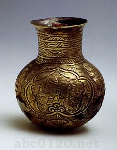 ?金童子樂舞紋三足銀瓶(三足付瓶)