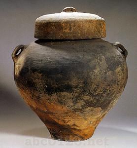 陶罐(取っ手のある陶製の貯蔵器）