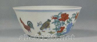 粉彩鶏図碗