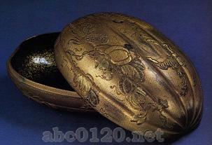 金漆瓜蝶浮文瓜形盒