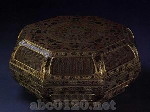 金漆彩絵寿瓜蝶文八角盒