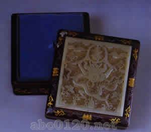 紫壇製白玉透彫龍文方盒