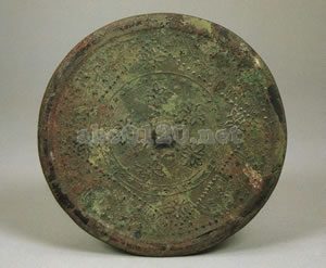 銅製方格亀甲文円鏡