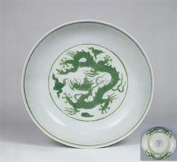 白磁緑彩龍文盤