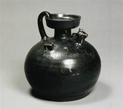 黒釉天鶏壺
