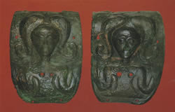 くびきの装飾板